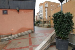 esterno-verso-parcheggio-bC-e-motori-300x200 Gallery